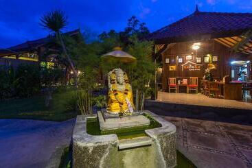 استراحتگاه Kubuku Eco Dive Lodge And Yoga