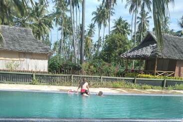 هتل Barry's Beach Resort
