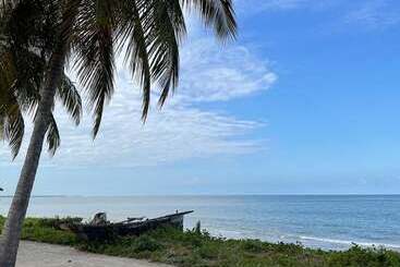 هتل Barry's Beach Resort