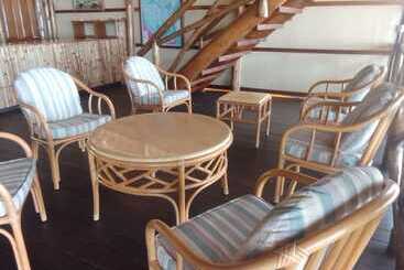 هتل Barry's Beach Resort