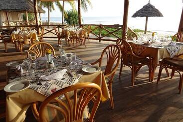 هتل Barry's Beach Resort