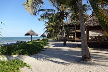 هتل Barry's Beach Resort