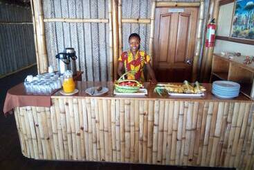 هتل Barry's Beach Resort