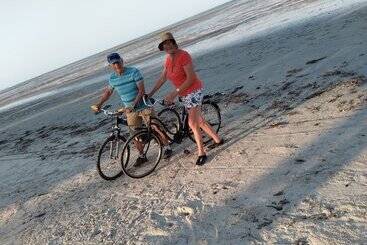 هتل Barry's Beach Resort