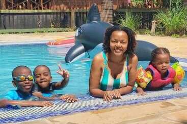 هتل Barry's Beach Resort