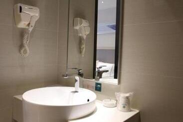 هتل City Comfort Inn Baise Jingxi Caifu Plaza
