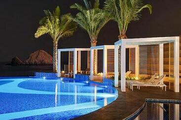 هتل Royal M Al Aqah Beach Resort By Gewan