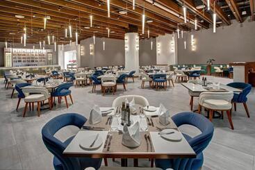 هتل Royal M Al Aqah Beach Resort By Gewan