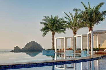 هتل Royal M Al Aqah Beach Resort By Gewan