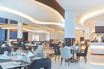 هتل Royal M Al Aqah Beach Resort By Gewan