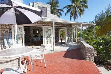 هتل Fernandez Bay Village