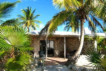 هتل Fernandez Bay Village