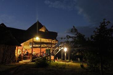 هتل Laikipia Eco Cottages