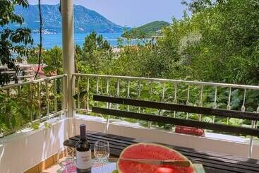 هتل Madra Rooms & Apartments