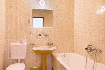 هتل Madra Rooms & Apartments