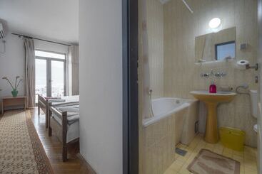 هتل Madra Rooms & Apartments