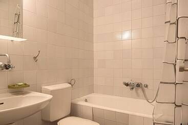هتل Madra Rooms & Apartments