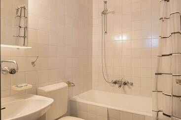 هتل Madra Rooms & Apartments
