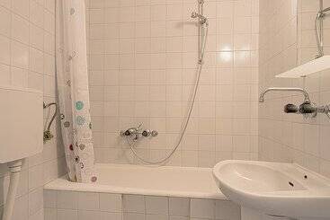 هتل Madra Rooms & Apartments