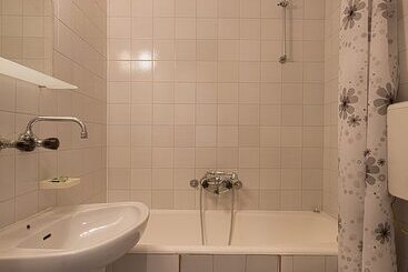 هتل Madra Rooms & Apartments