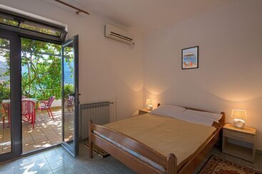 هتل Madra Rooms & Apartments
