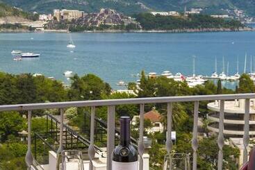 هتل Madra Rooms & Apartments