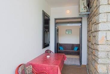 هتل Madra Rooms & Apartments