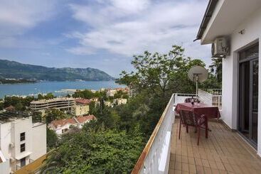 هتل Madra Rooms & Apartments