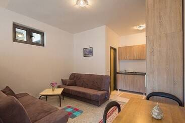 هتل Madra Rooms & Apartments