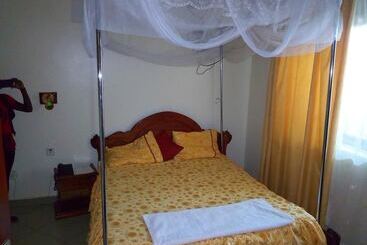 هتل Rwampara Suites