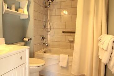 هتل Seawind Landing Country Inn