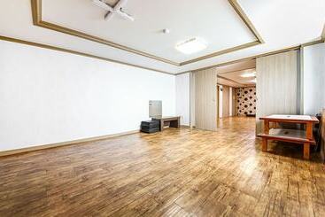 Buan Gyeokpo Chaeseok Resotel Oakville