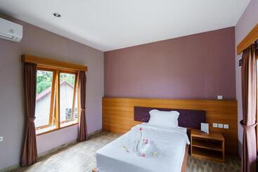 호텔 Ariana Beach Resort Amed  Bali