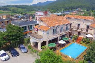 هتل Buan Byeonsanbando Provence Pension