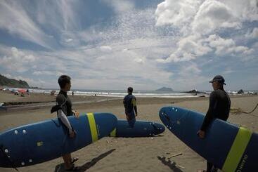 هتل Namiaru Surf Studio