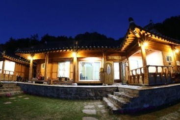 هتل Okcheon Kkotgureumchaeullu Pension