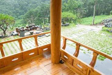 هتل Okcheon Kkotgureumchaeullu Pension