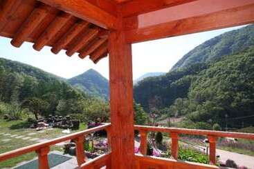 هتل Okcheon Kkotgureumchaeullu Pension