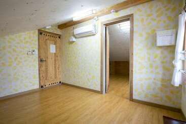 پانسیون Ddlanchae Hanok Stay   Main House
