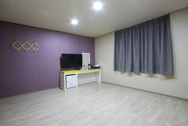 Q Motel Wanju