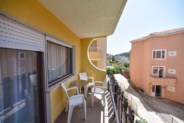 هتل Apartments Calenic