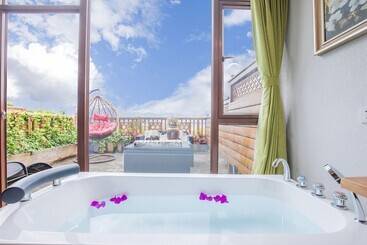 هتل Lijiang Cibei Guesthouse