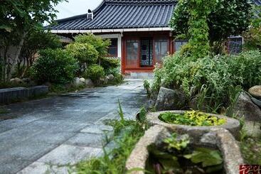 هتل Namwon Sugokdang Hanok Stay