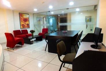 هتل Plaza Real