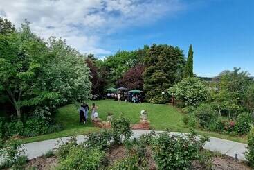 酒店 The Fern & Thistle Luxury Accommodation  Drinks, Hotpool, Sauna