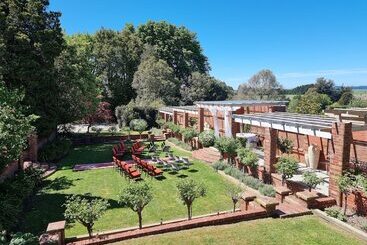 هتل The Fern & Thistle Luxury Accommodation Drinks, Hotpool, Sauna