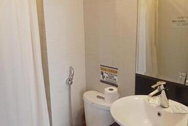 Henry S Newport Deluxe Condotel
