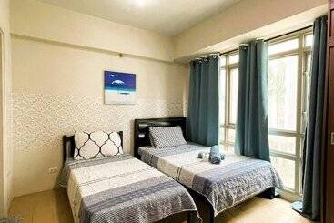 Henry S Newport Deluxe Condotel