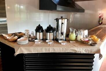 هتل Ambay Suites & Dorms