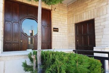 هتل Hadrian S Gate